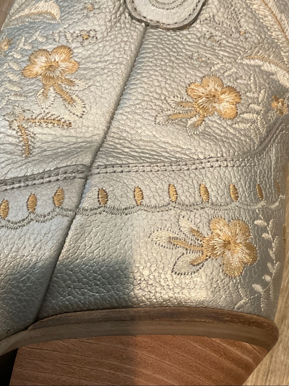 Dingo Women's Silver Gray Floral Embroidered Western Booties (NWOT) - Picture 4 of 8